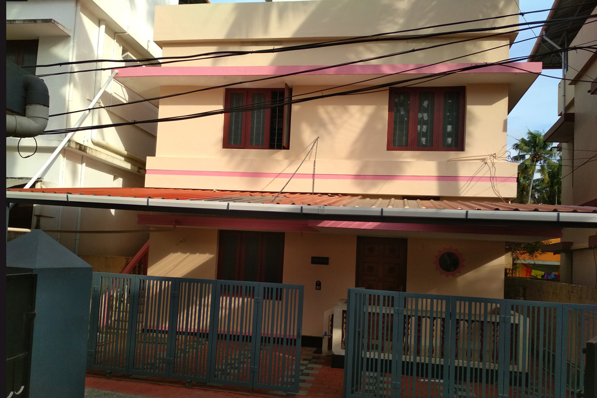 FIRST FLOOR HOUSE NEAR VYTTILA FOR RENT 2bhk