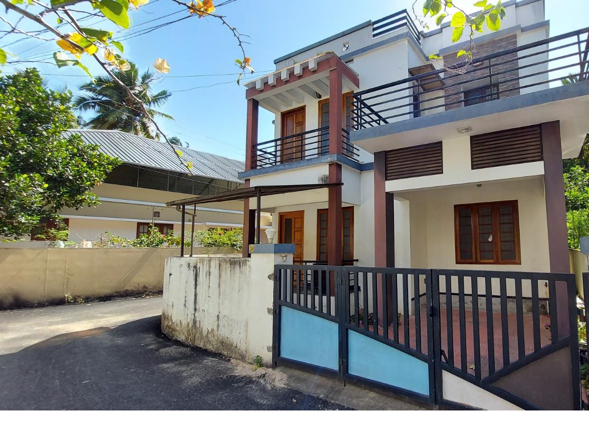 3 BHK Semi Furnished Independent House for rent at Arasumoodu near